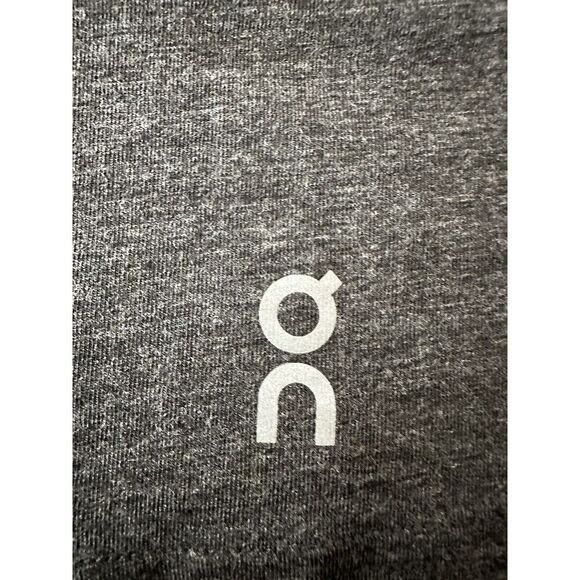 On Cloud T-Shirt R.O.C Women's Small‎ Black Athletic Outdoor Gym Stretch NWT - Picture 6 of 7